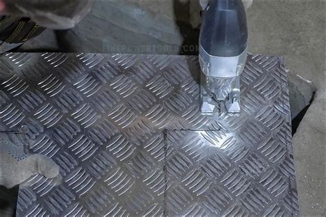 cutting sheet metal with jigsaw